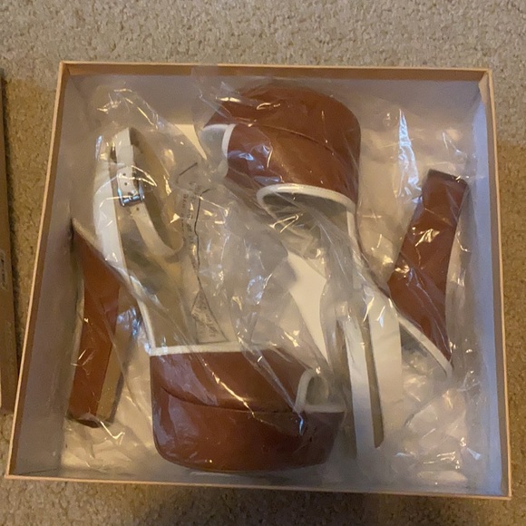 Shoes - Picture 4 of 4